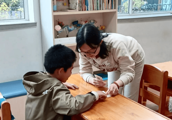 爱心沪语课 |侬好,五彩斑斓的童年